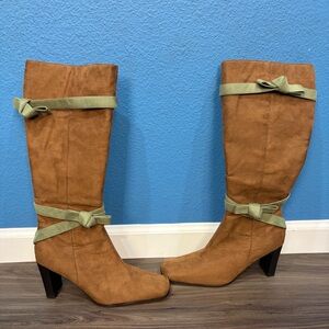 Vintage Suzanne Somers Brown Faux Suede Boots Green Bows Square Heel Women 9M